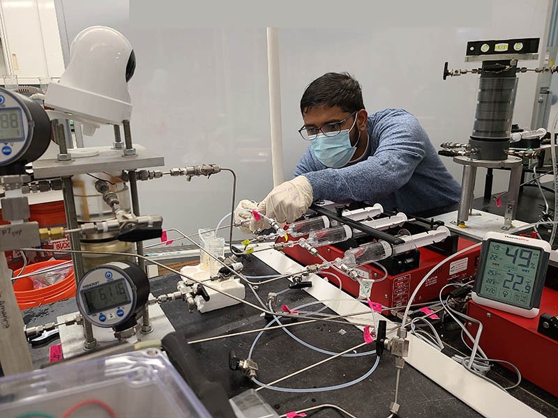 Measuring contaminant transport properties of clays at elevated temperatures