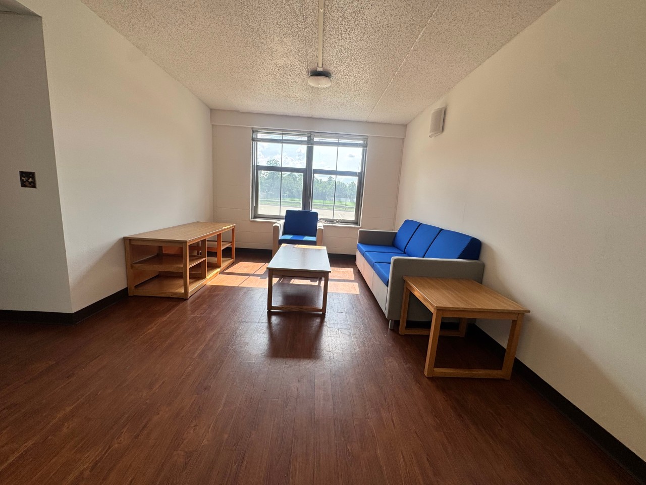 4 Bedroom Living Room 4 Bedroom Living Room